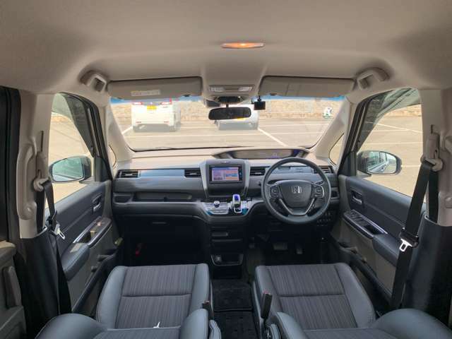 運転席用i-SRSエアバッグシステム＆助手席用i-SRSエアバッグシステム装備です。