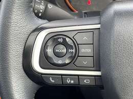 こちらはハンドルの写真です。中古車なので、若干の使用感はありますが、破損、不具合等はありません。ユーザー様から買取した車両を、一台一台チェックして問題のない車両を珪砂しております。ご安心ください。