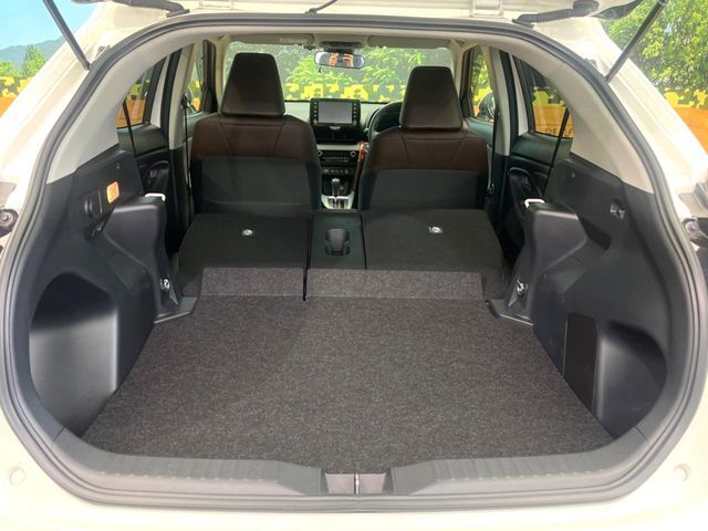 普段のお買い物や通勤、送迎等に十分な荷室スペースを確保しております。セカンドシートを倒すと、大きな荷物の積載も可能です♪