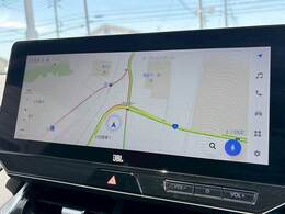 【純正ナビ】一体感のあるナビは、高級感ある車内を演出してくれます。Bluetooth再生などオーディオ機能も充実しておりますので、運転もより楽しめます♪