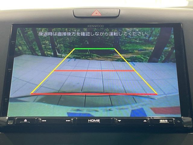 【バックカメラ】駐車時に後方がリアルタイム映像で確認できます。大型商業施設や立体駐車場での駐車時や、夜間のバック時に大活躍！運転スキルに関わらず、今や必須となった装備のひとつです！