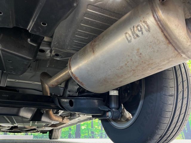 お車を安心してお乗りいただく為には、足回りの定期点検が欠かせません。サービスサポート（有償保証）では無料点検もご提供しており、安心のカーライフをお過ごしいただけるサポート体制が整っています。