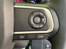 【アダプティブクルーズコントロール】高速道路での長距離走行が楽に！！自動で速度を保つクルーズコントロールが、衝突軽減システムと連携し、前方の車両を感知して車間を保つように速度調節してくれます！！