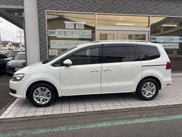 電動スライドドアになっておりますので、乗降りがとてもスムーズに行えます。