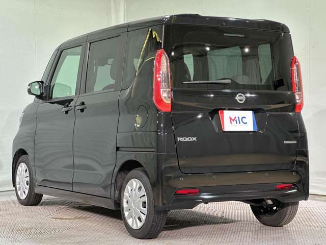 納車前にはスタッフによってピカピカに仕上げてご納車致します。オプションでガラスコーティングなどオススメ品も格安で承ります！