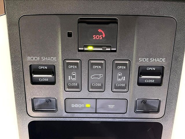 【両側パワースライドドア】スマートキーや運転席のスイッチで後席両側スライドドアの開閉が可能♪電動だから力を入れてドアを開ける必要が無く、小さなお子様でも簡単に開け閉めでき快適です♪