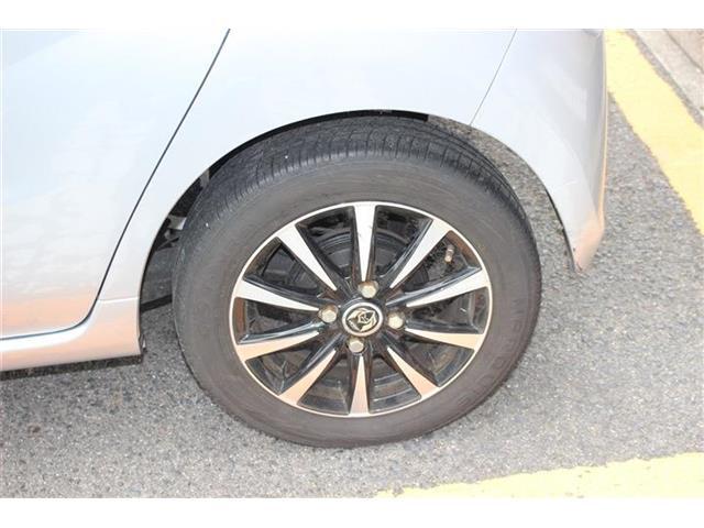 タイヤ残り溝が1.6mmになる目安として「スリップサイン」が設けられています。この車はまだまだ残っておりますので、安心してお乗り頂けます！