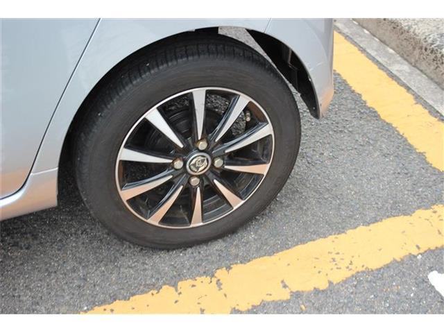 タイヤ残り溝が1.6mmになる目安として「スリップサイン」が設けられています。この車はまだまだ残っておりますので、安心してお乗り頂けます！