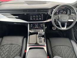 Audiのインテリアはエクステリア同様、優れたデザイン性とクオリティ、そして機能性を兼ね備えております。