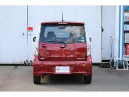 フィフティーオートは少しでもお客様にお買い得な価格でお車を販売する為に少人数で運営しております！仕入と登録の関係で毎週（火・水）が定休日となっています。