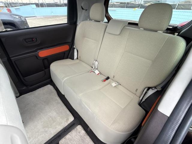 WECARSでは各商談席に大型モニターをご用意しております！見やすい大画面でゆったりと全国の在庫をご覧いただけます！是非ご来店お待ちしております！