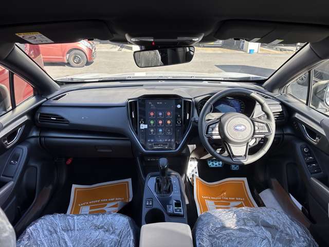 車を選ぶうえで運転席の快適さのチェックは欠かせません。ぜひご来店頂き実物をご覧ください！試乗も可能ですので、営業担当までお申し付けください。