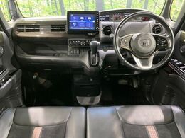 【Hondaスマートキー】カバンやポケットに入れたままでもドアの施錠・解錠が可能なスマートキーを装備。エンジンのオン・オフ時もカギを取り出す必要が無いからとっても便利です♪