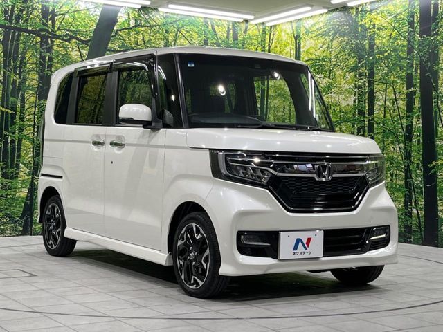 大好評のボディコーティング「弾スプラッシュコート」もご納車までに施工可能。通常のガラスコートと異なる、耐久年数6年の無機質ガラスコーティングが、ボディをキレイな状態に保ってくれます。
