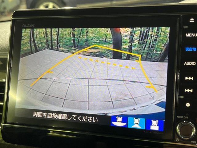 【バックカメラ】駐車時に後方がリアルタイム映像で確認できます。大型商業施設や立体駐車場での駐車時や、夜間のバック時に大活躍！運転スキルに関わらず、今や必須となった装備のひとつです！