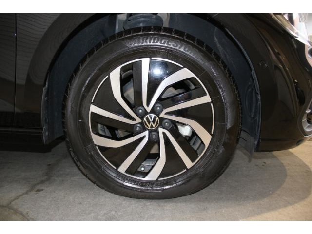 15インチ純正アルミホイール装着