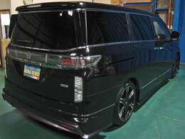 【NISMO（ニスモ）パフォーマンスパッケージ　Aキット】●カーボンドアミラーカバー●カーボンピラーガーニッシュ●ダーククロームフロントグリル●マルチファンクションブルーミラー（NISMOロゴ入り）