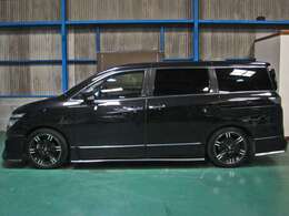 【NISMO（ニスモ）オプショナルパーツ】●カーボンドアハンドルプロテクター●エンブレム●フューエルフィラーキャップカバー（アルミダイキャスト）●フロアマット（NISMOロゴプレート付、吸音機能付）