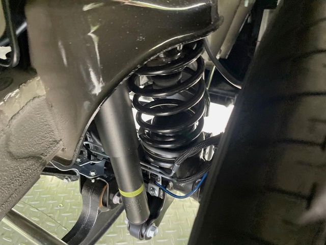 お車を安心してお乗りいただく為には、足回りの定期点検が欠かせません。サービスサポート（有償保証）では無料点検もご提供しており、安心のカーライフをお過ごしいただけるサポート体制が整っています。