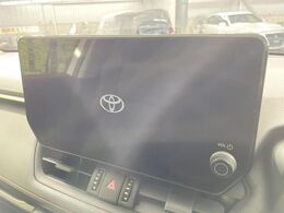 【10.5インチナビ】高級感とインパクトのある大画面ナビを装備。各種オーディオ操作はもちろん、スマホ連携もできる利便性の高いナビです♪