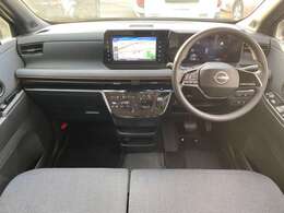 サクラの運転席周りの画像です。