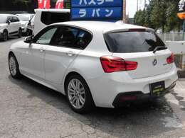 こちらの1シリーズはオークション評価5点中4点評価がついている状態の良い車両になります＾＾定休日無しで営業しておりますので、お気軽にお立ち寄り下さい＾＾