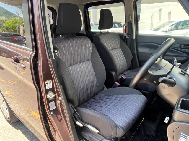 【運転席】シートなどの状態も良く、目立つような傷や汚れはありません！