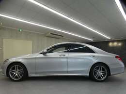 【オプション装備】・AMGスポーツパッケージ（AMGスタイリングパッケージ（フロントスポイラー・サイド＆リアスカート）、19インチAMG5ツインスポークアルミホイール、