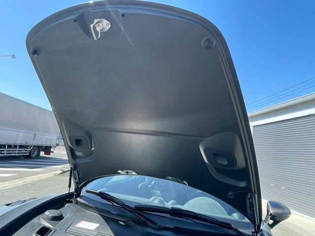高級セダンも続々入荷！仕入れには自信を持っておりますので程度の良い車をより安く提供できるように日々、心掛けております。