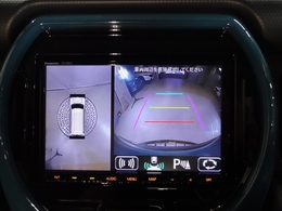 狭い場所での駐車やすれ違いなどでより的確な運転操作に役立つ360°ビューモニターが装備されています。