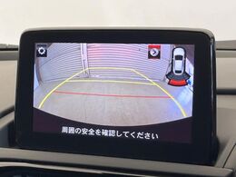 【バックカメラ】駐車時に後方がリアルタイム映像で確認できます。大型商業施設や立体駐車場での駐車時や、夜間のバック時に大活躍！運転スキルに関わらず、今や必須となった装備のひとつです！