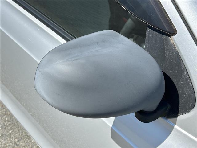 【　電動格納ミラー　】ドライバーの目線に合わせ、ミラーの上下左右調整が可能です♪