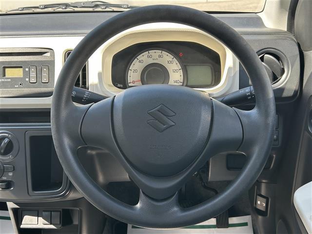 【ステアリング】軽い力で扱いやすいハンドルです。目立つ傷やスレなどなく綺麗な状態です！除菌プランいれていただくとさらに快適に！清潔なお車はお子様にも安心ですね！