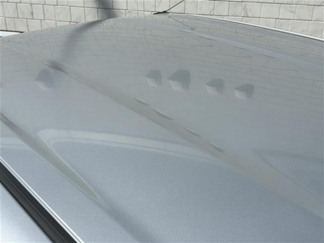 【ルーフ】大きなへこみや色褪せもなくきれいな状態です！ひょう害車は販売いたしませんのでご安心ください。