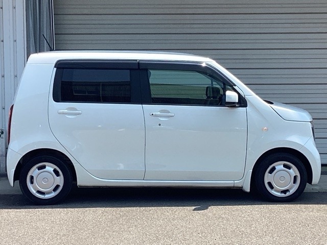 Honda中古車限定 据置クレジットをお勧めしています通常のクレジットと比べて月々のお支払い額を抑えることができるプランです商品概要と基本返済条件等がございますので詳しくはお店の担当スタッフ迄