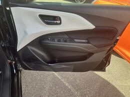 運転席ドアの内側のパネルです。