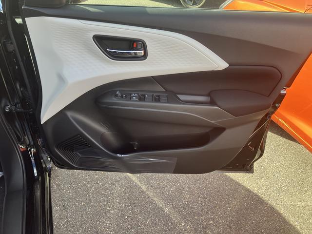 運転席ドアの内側のパネルです。