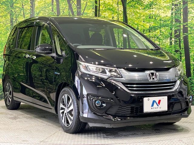 大好評のボディコーティング「弾スプラッシュコート」もご納車までに施工可能。通常のガラスコートと異なる、耐久年数6年の無機質ガラスコーティングが、ボディをキレイな状態に保ってくれます。