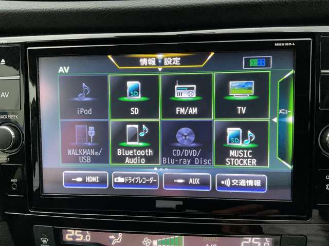 BluetoothやCD、フルセグTV、DVDなどオーディオ機能も充実してます。