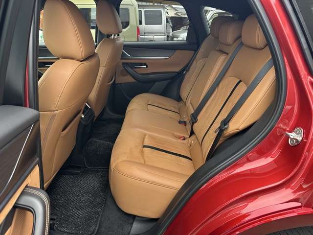 ★5年間新車保障★初度登録から5年間の新車保証が含まれています。長期間、安心してお乗り頂けます！保障費用は支払総額に含まれています！遠方のお客様は保証継承後、お近くのディーラーにて保証が受けられます！