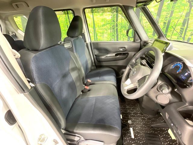 運転席シート廻りは使用感も少なく、良好な状態となっています。丁寧に使われていたことがよくわかりますね。