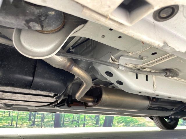 お車を安心してお乗りいただく為には、足回りの定期点検が欠かせません。サービスサポート（有償保証）では無料点検もご提供しており、安心のカーライフをお過ごしいただけるサポート体制が整っています。