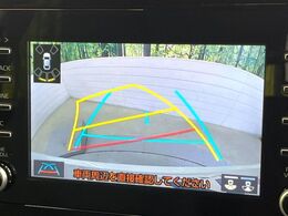【バックカメラ】駐車時に後方がリアルタイム映像で確認できます。大型商業施設や立体駐車場での駐車時や、夜間のバック時に大活躍！運転スキルに関わらず、今や必須となった装備のひとつです！