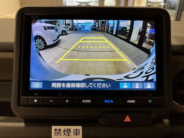 バックカメラももちろんついておりますので駐車時も後方が確認できて安心ですね！