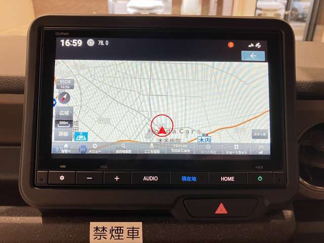 8インチディーラーオプションナビとなっております。インターナビも対応しているので日本全国おでかけすることができます！