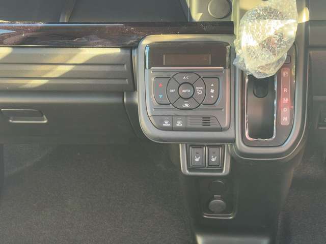 当店はお客様との会話を通じて、ライフスタイルに合ったクルマ購入の実現に尽力します。