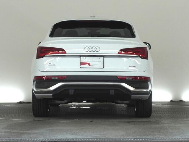 AUDIデザインはリアビューもエレガントで存在感があり、LEDを使ったテールランプも視認性高くデザイン的アクセントになってます。