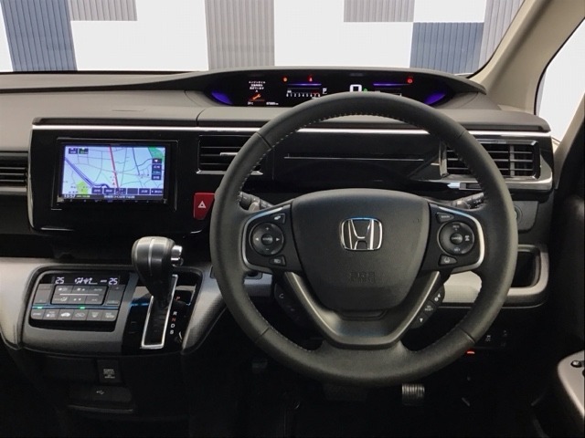 運転しやすいインパネ周りです！見やすいレイアウトで快適なドライブをサポートします！
