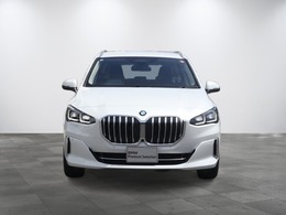 BMWのまさに「顔」ともいえる「キドニー・グリル」は、他の追随を許さない存在感を誇り、「キドニー・グリル」を見かけただけでBMWの風格を感じさせます！！