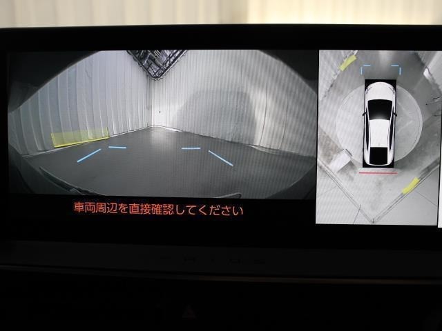 車両を上から見たような映像をナビ画面に表示するパノラミックビューモニター(床下透過表示機能付)搭載。運転席からの目視だけでは見にくい、車両周辺の状況をリアルタイムで確認できます。